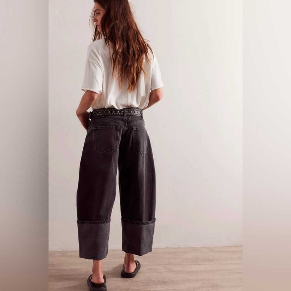 99-We The Free Olsen Cuffed Crop
Barrel Jeans - Picture 4 of 6